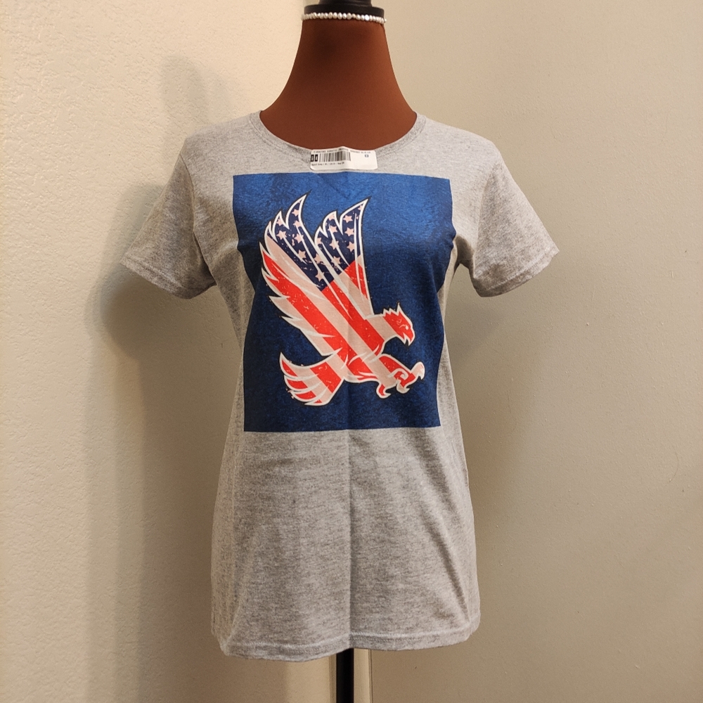 NWT Gildan Heavy Cotton Women's Short Sleeve T-shirt American Eagle flag design